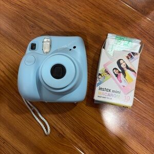 Fujifilm Instax Mini 7+ Light Blue Instant Camera